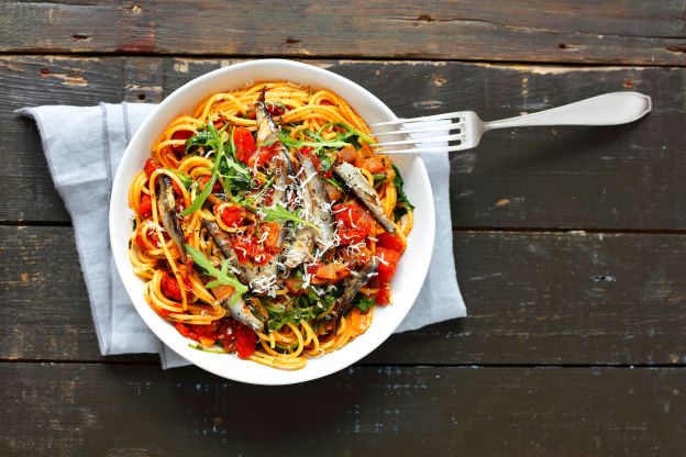 Przepis na spaghetti z sosem pomidorowym