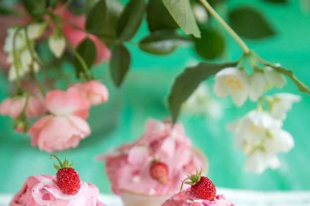 Przepis: Domowe lody poziomkowo-truskawkowe