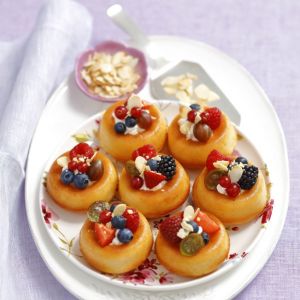 babeczki-ponczowe-z-owocami-jagodowymi