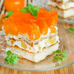 Biszkopt migdałowy z ananasem i mandarynkami
