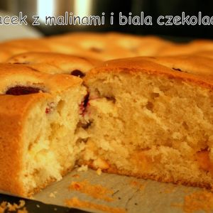 placek_z_biala_czekolada_i_malinami