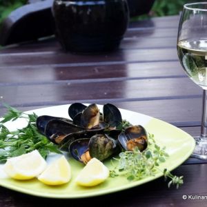 Małże w białym winie