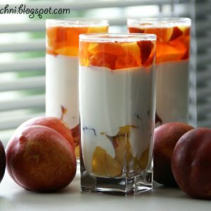 Lekki deser z twarogu, jogurtu i nektaryny