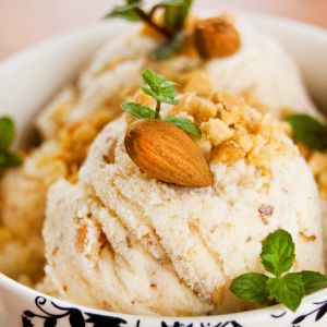 Lody migdałowe z orzeszkami