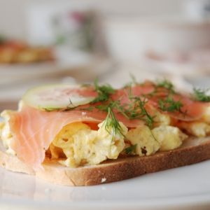Norweska kanapka z łososiem