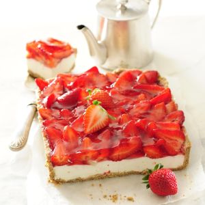 Sernik z truskawkami i galaretką