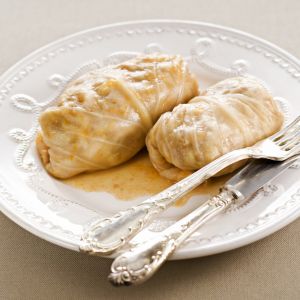 Gołąbki w sosie żurkowym