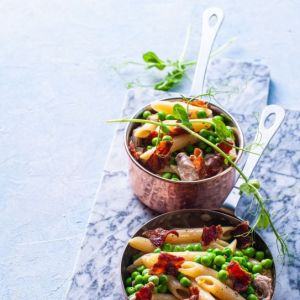 makaron-penne-z-indykiem-groszkiem-i-bekonem