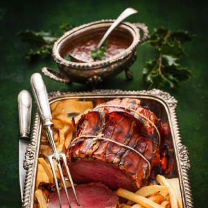 poledwica-wolowa-z-chrzanem-i-szynka-parmenska