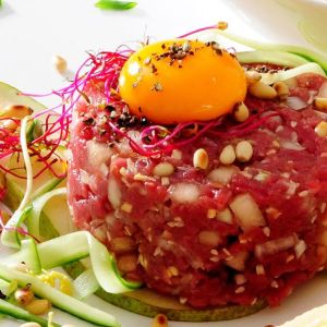 tatar-wolowy-z-gruszkami