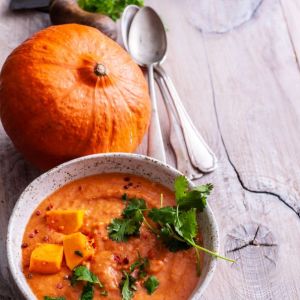 krem-z-mlodej-dyni-soczewicy-i-pomidorow