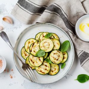 cukinia-z-patelni-z-ziolami