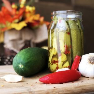 pikantne-ogorki-z-chili