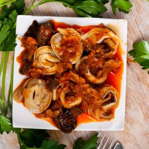 sledzie-na-slodko-z-rodzynkami