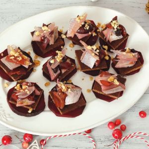 sledzie-ze-sliwkami-i-burakami