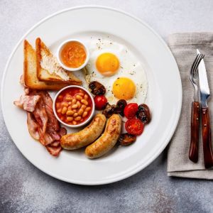 Smażona kiełbasa z fasolką