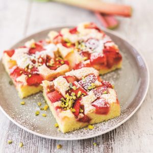 biszkopt-z-rabarbarem