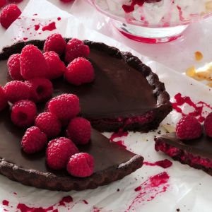 tarta-czekoladowa-z-malinami