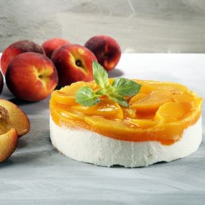 sernik-z-brzoskwiniami