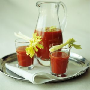 sok-pomidorowy-z-selerem-naciowym