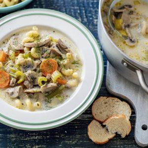 zupa-pieczarkowa-z-makaronem