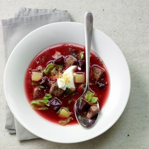 barszcz-czerwony-z-ziemniakami