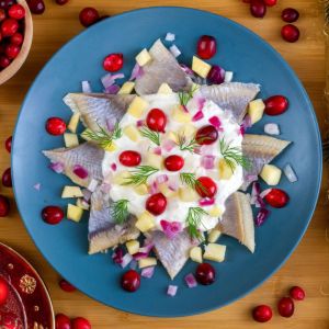 salatka-sledziowa-pod-pierzynka