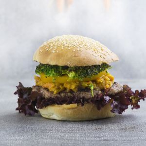 burger-z-indyka-z-brokulem-i-salata