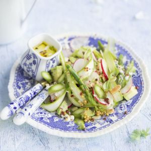 surowe-szparagi-w-szybkiej-salatce