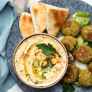 Z czym podać falafele