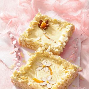 mazurek-z-biala-czekolada-na-waflach