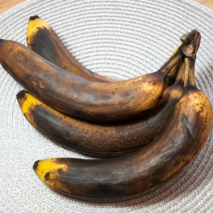 banany z czarną skórką