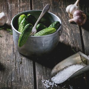 Jaka sól jest najlepsza do kiszenia ogórków?