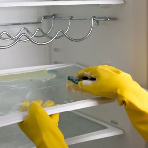 Czym myć lodówkę