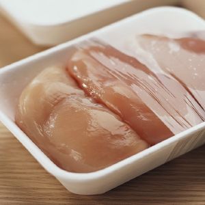 świeża pierś z kurczaka