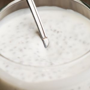 kefir z dodatkiem ziarenek