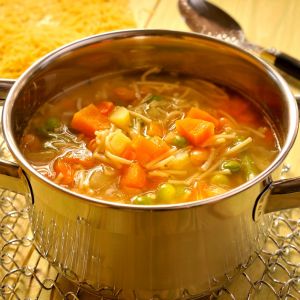 jarzynowa zupa w garnku