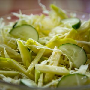 surówka z młodej kapusty