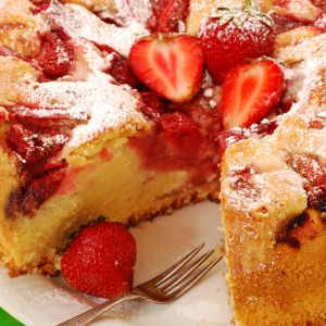 ciasto ucierane z truskawkami