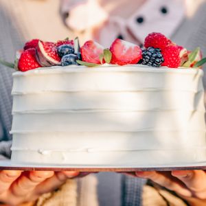 Jak udekorować tort owocami