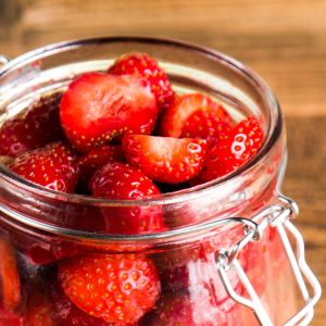 truskawki w słoiku
