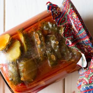 ogórki w pomidorach