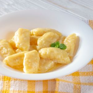 kopytka z sosem serowym