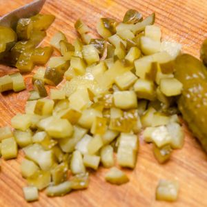 sałatka z ogórków kiszonych