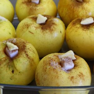 jabłka na szarlotkę