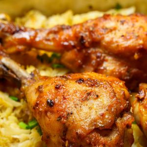 pieczone udka w kapuście