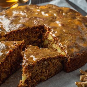 szarlotka z sosem toffi