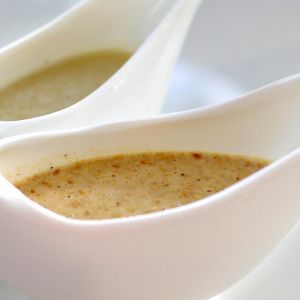 sos z orzechów włoskich