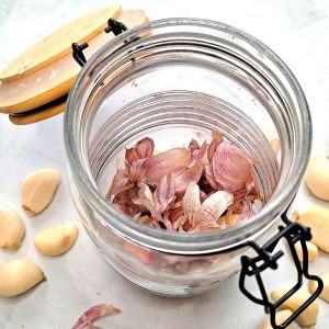 Jak szybko obrać czosnek