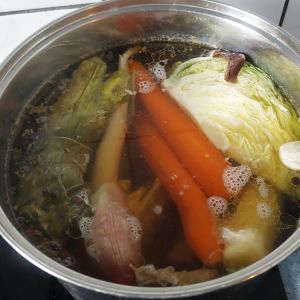 rosół z perliczką